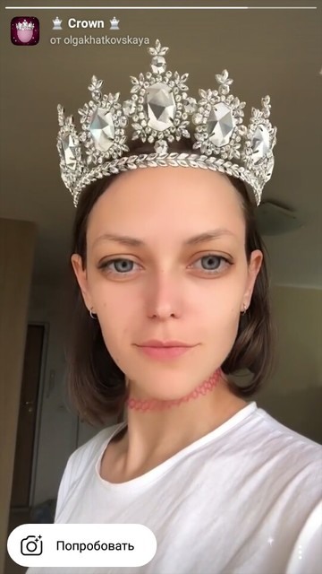Topeng Instagram dengan mahkota
