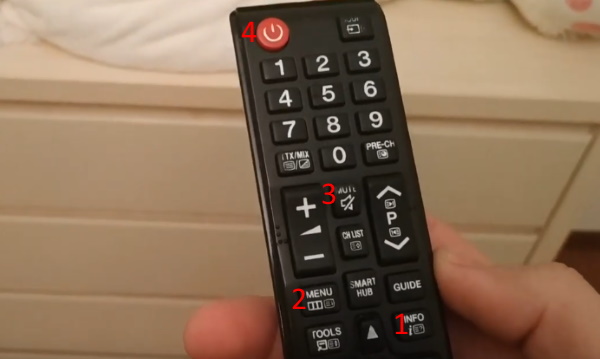 Tekan beberapa tombol pada remote control