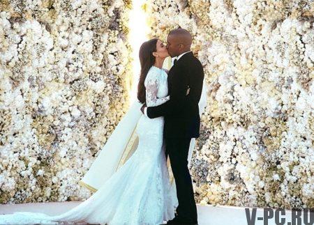Kim Kardashian dengan suaminya di Instagram