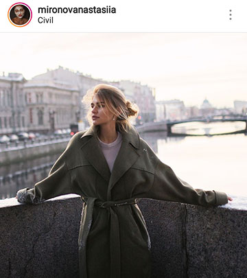 ide-ide foto musim gugur untuk instagram - seorang gadis di jembatan dengan mantel