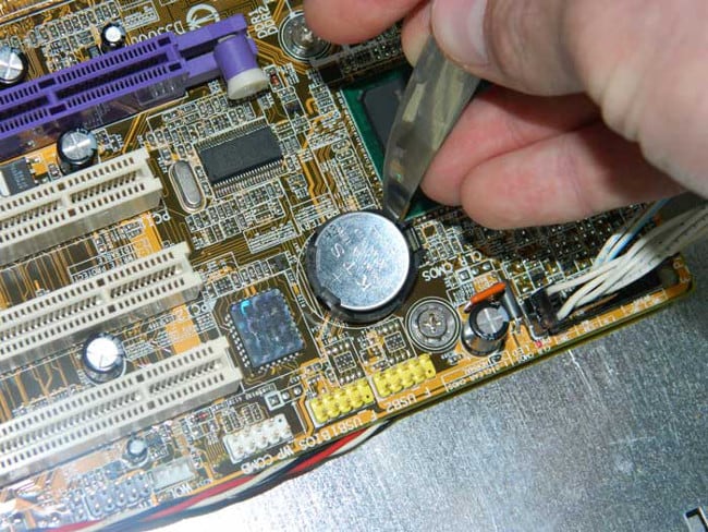 Baterai di motherboard