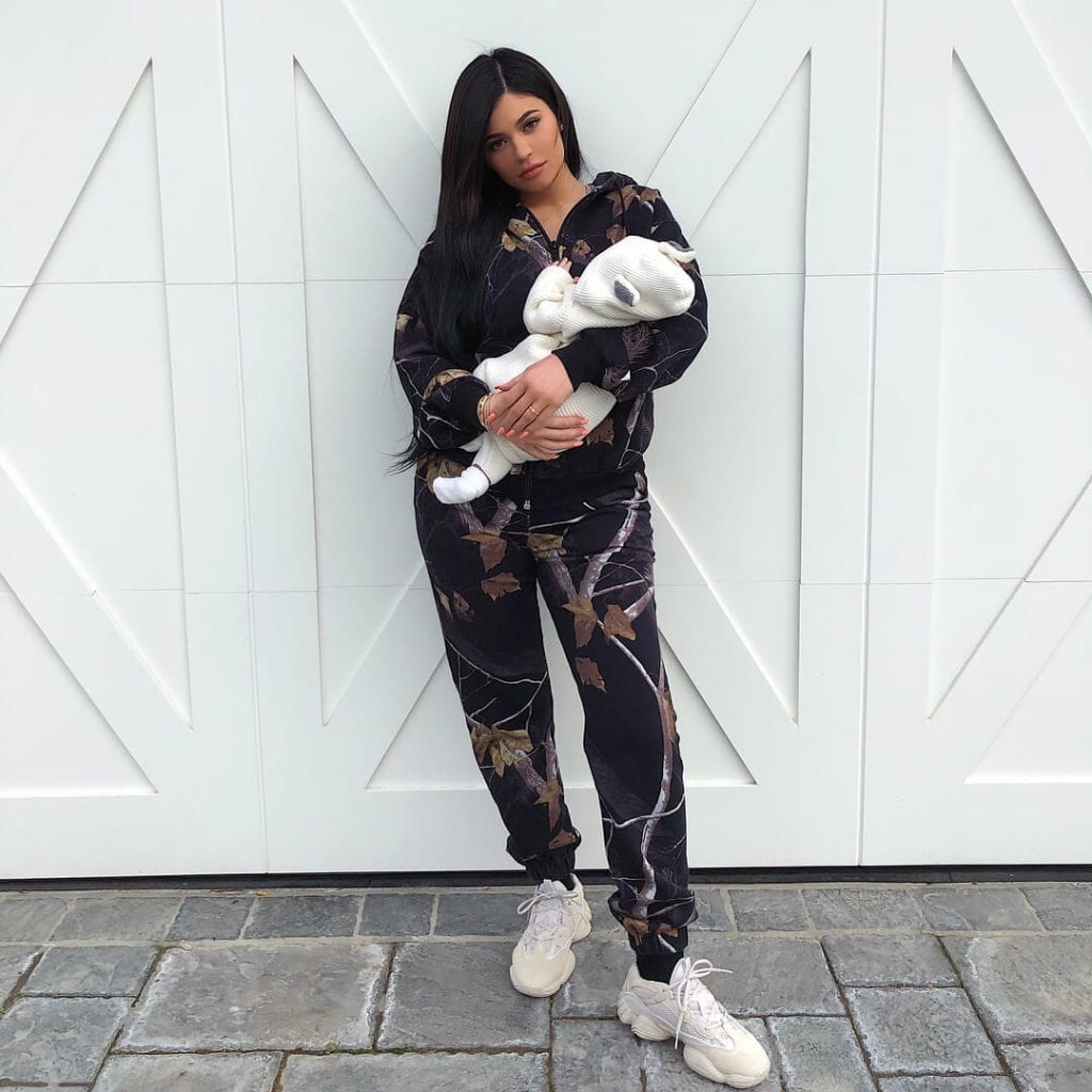 Kylie Jenner dengan seorang putri yang menjadi bulan Instagram