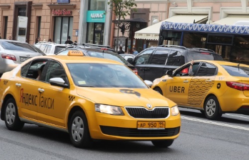 Taksi Yandex dan Taksi Uber